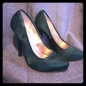 Emerald satin pumps